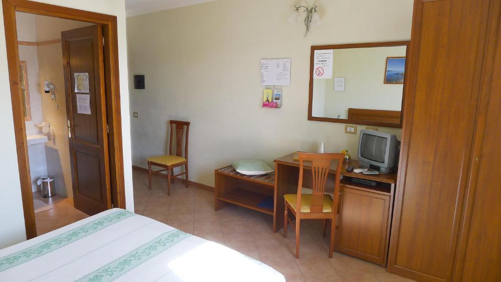 Hotel Da Paolino Trinità dʼAgultu Pokój zdjęcie