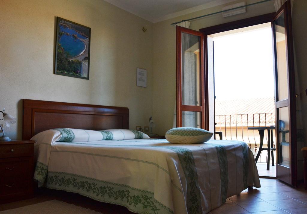 Hotel Da Paolino Trinità dʼAgultu Zewnętrze zdjęcie