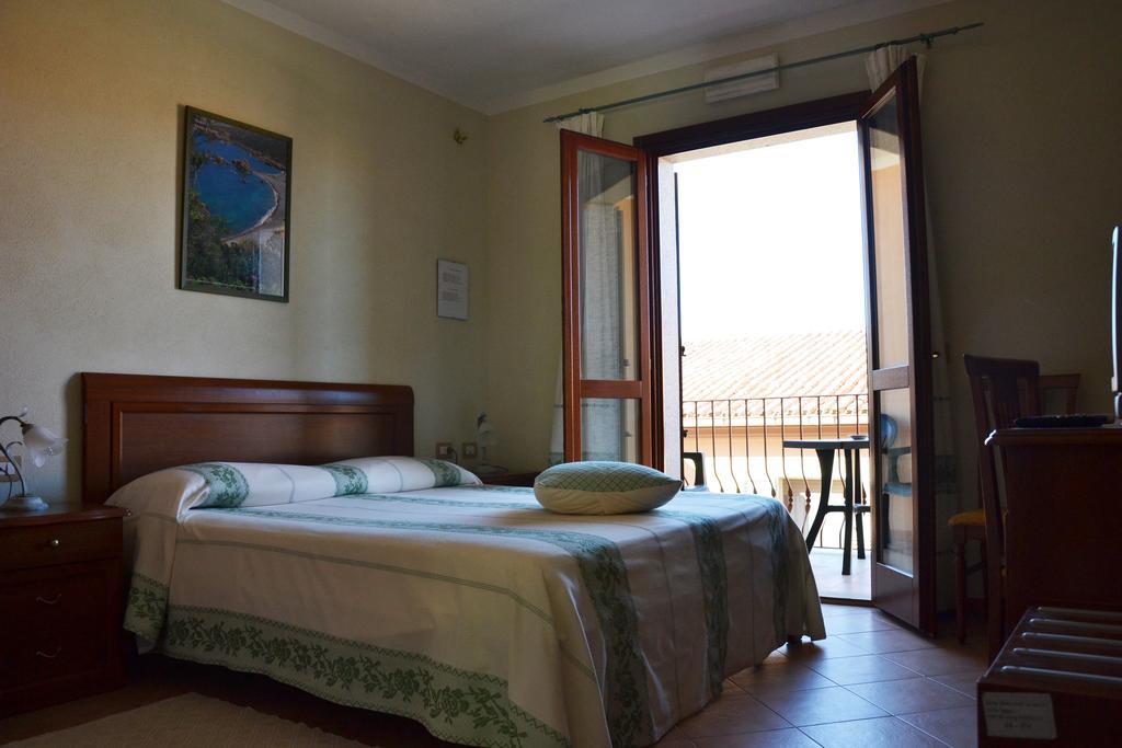 Hotel Da Paolino Trinità dʼAgultu Zewnętrze zdjęcie